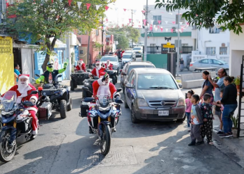 Poli-Santa-Clauses-San-Pedro-proximidad-social-convivencia-vecinal