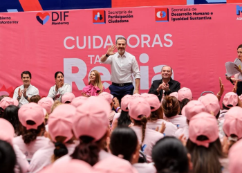 apoyos-y-becas-Tarjeta-Regia-Plus-entrega-masiva-educación-básica-mujeres-regias