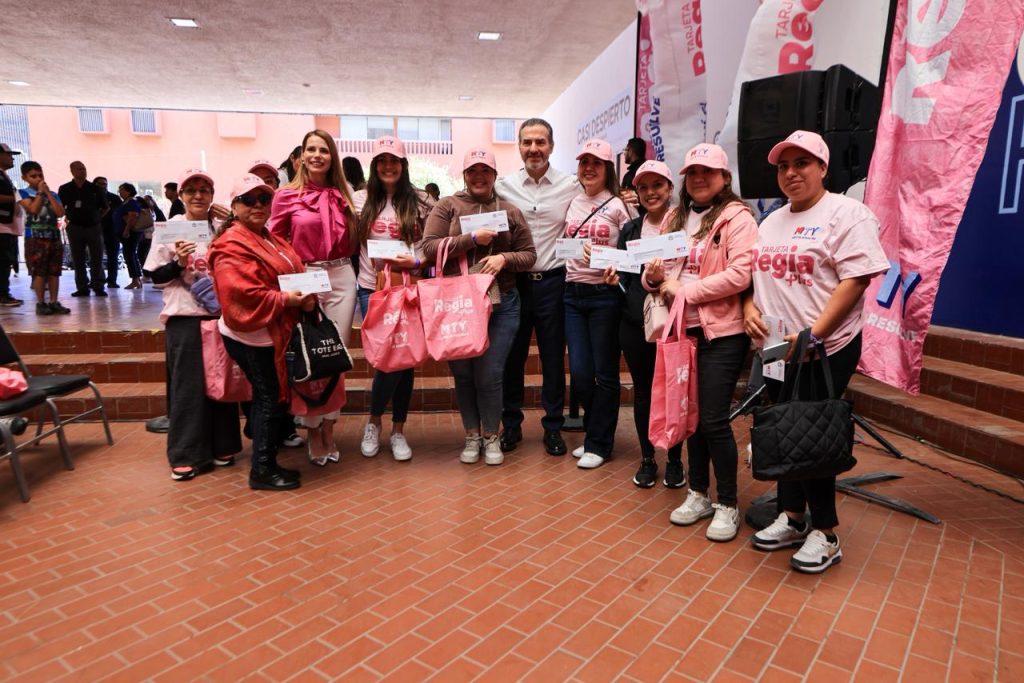 apoyos-y-becas-Tarjeta-Regia-Plus-entrega-masiva-educación-básica-mujeres-regias