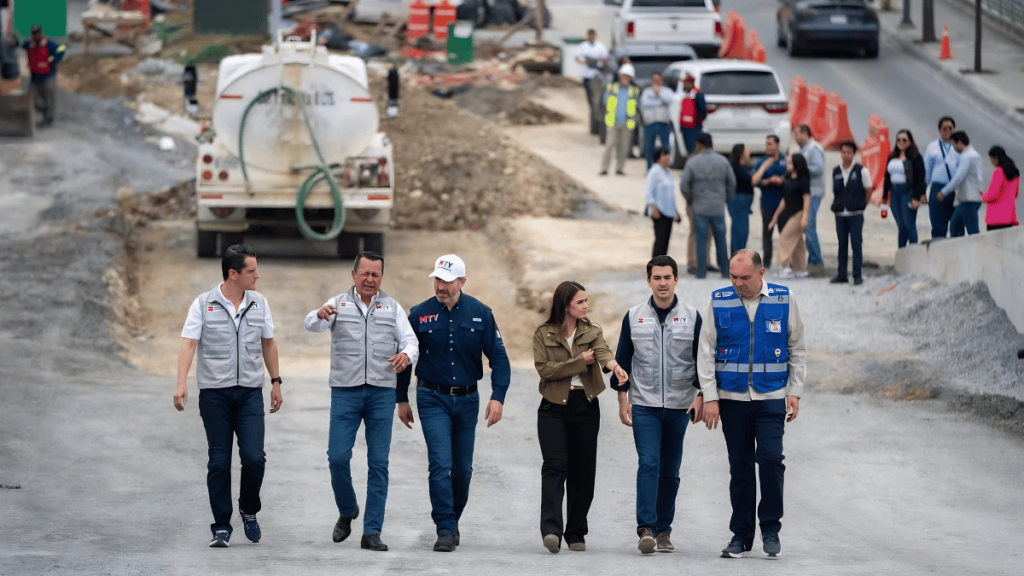 Funcionarios supervisan la obra pública eficiente en Monterrey
